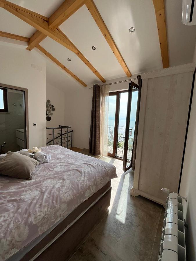 Apartman Sara S Pogledom Na More Lovran Exterior foto